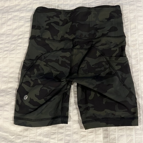 lululemon biker shorts - Picture 4 of 5